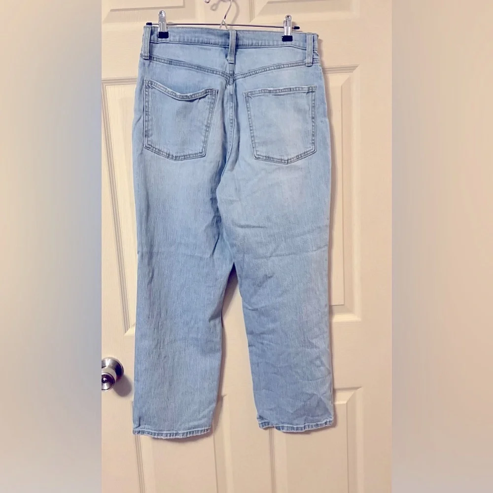 Universal Threads Women's  Ripped Light Washed Jeans - Picture 3 of 7